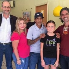 Niña sobreviviente de la gradería ABC tiene emotivo reencuentro con su héroe.jpg