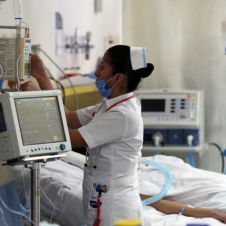 AMLO ofrece trabajo para médicos y enfermeras; estos son los requisitos.jpg