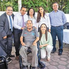 natalia-rezende-entrego-sillas-de-ruedas.jpg