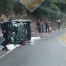 Mueren conductor en accidente y motociclista que trató de ayudarlo al ser atropellado.jpg