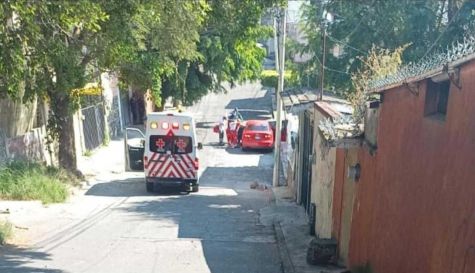 Asesinan a balazos a hombre dentro de su auto en Cuernavaca