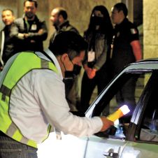 alcoholimetro-taxista-empleado-detenidos-031222.jpg