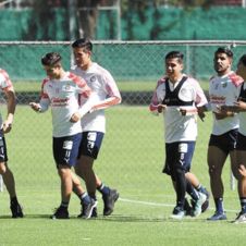 chivas-rompe-filas-190320.jpg