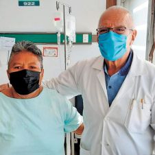 IMSS_retiran-tumor-garganta-081222.jpg