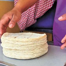 tortillas-suben-precios-120123.jpg