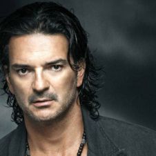 Ricardo Arjona mujeres.jpg