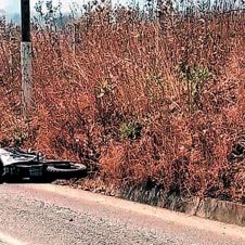 Se mata motociclista al chocar con una camioneta entre Tlayacapan y Totolapan