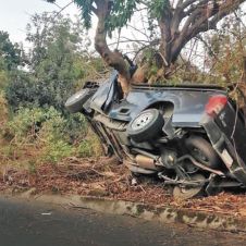 Fallece copiloto al volcar vehículo en Yecapixtla