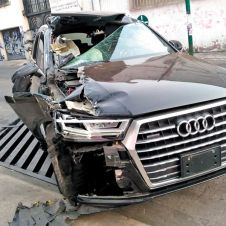 Breves policiacas de Morelos: Camioneta Audi choca a unidad de redilas
