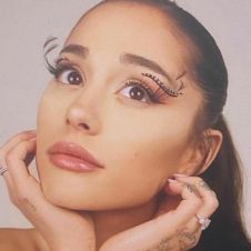 ARIANA GRANDE.jpg