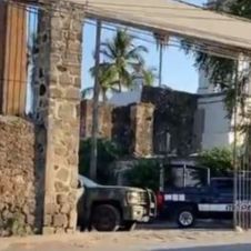 hombre en canal Temxico.jpg