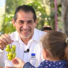 cantu cuevas uvas.jpg