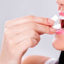 Masticando chicle 