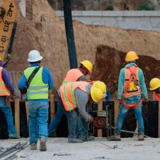 Constructores en obra