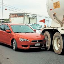 choque tráiler.jpg