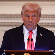 Trump dando un discurso