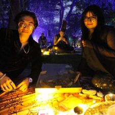 Durante abril y mayo, la capital se transforma en el escenario perfecto para disfrutar de picnics nocturnos 