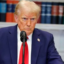 Trump dando un discurso