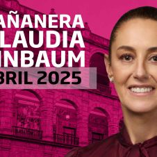 Sheinbaum frente a fondo rosa