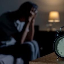 Cada vez más personas se acuestan de madrugada, atrapadas en rutinas de vigilia 