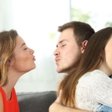 amiga, novio, le interesa, red flags