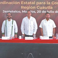 Cuauhtemoc Blanco mesa.jpg