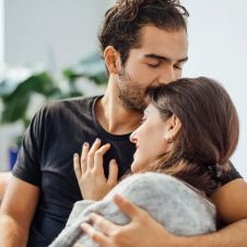 Mantener una relación estable, fuerte y feliz no depende únicamente del amor o de la atracción inicial. 