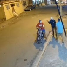 Le disparan a sujeto frente a su hija.jpg