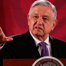 amlo-cuerna.jpg