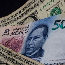 Sube precio del dolar y el peso