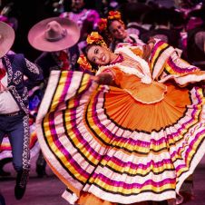 La moda en México siempre se a caracterizado por ser colorida.