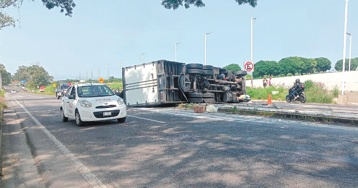 Deja aparatoso accidente cuatro personas sin vida
