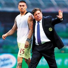 MIguel-Herrera-Nico-Castillo-060420.jpg