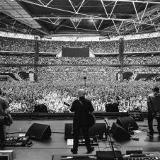 Hombre fallece en concierto de Oasis