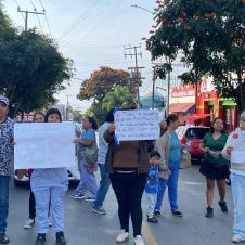 Padres de familia de la primaria 20 de Noviembre