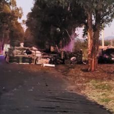 revolvedora de cemento volcada