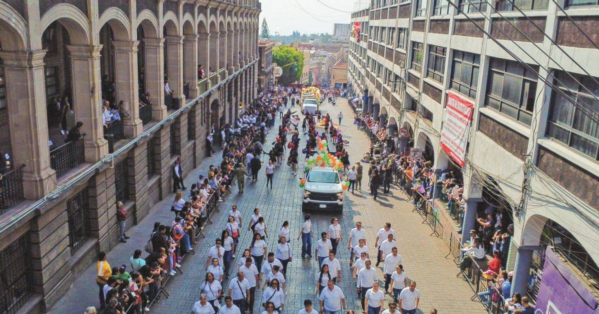 Participan más de 4 mil personas en desfile por la Revolución Mexicana