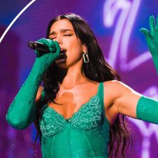 Dua Lipa interpreta un tema de maná