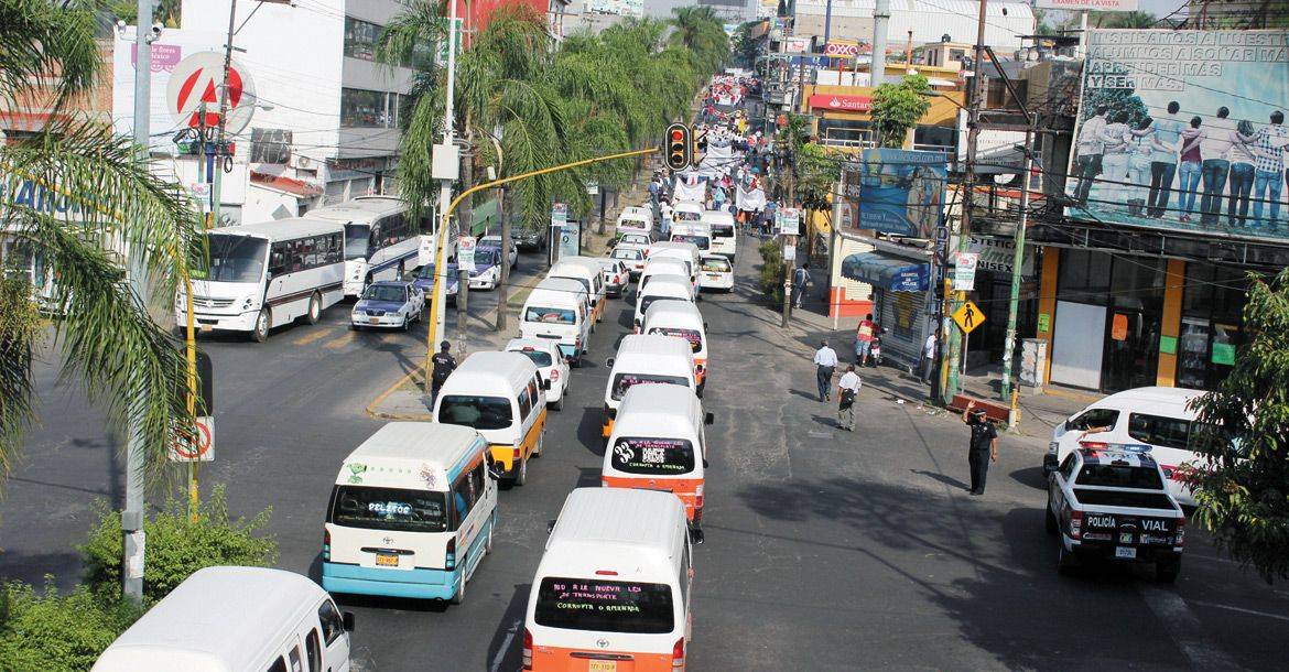 Colapsan sindicalizados las calles por desfile del Día del Trabajo