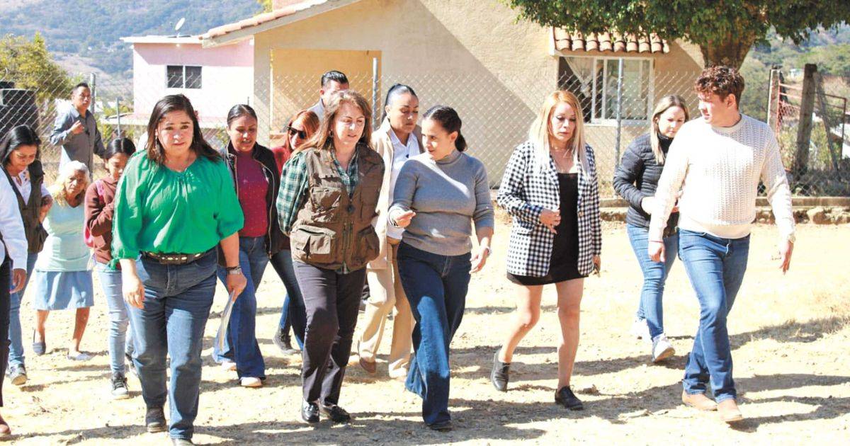Inau­gu­ran cami­nos de saca reha­bi­li­ta­dos para los ixt­le­cos