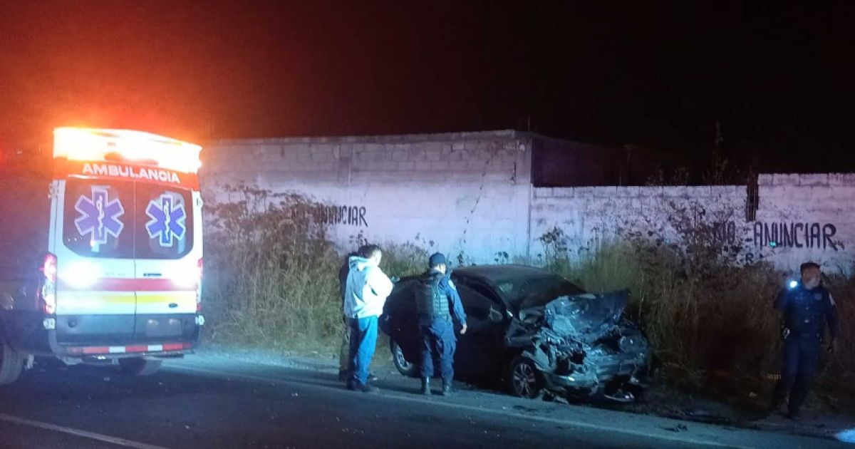 Choque entre auto y colectiva deja dos lesionados en Yecapixtla