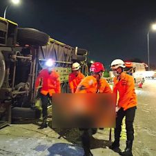 AUTOBUS INDONESIA.jpg