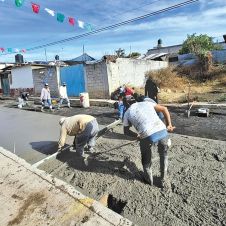 Pavimentan calle de Achichipico