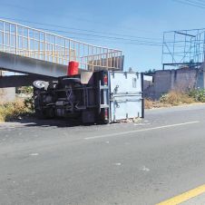 Un aparatoso accidente se registró sobre el Libramiento Oriente
