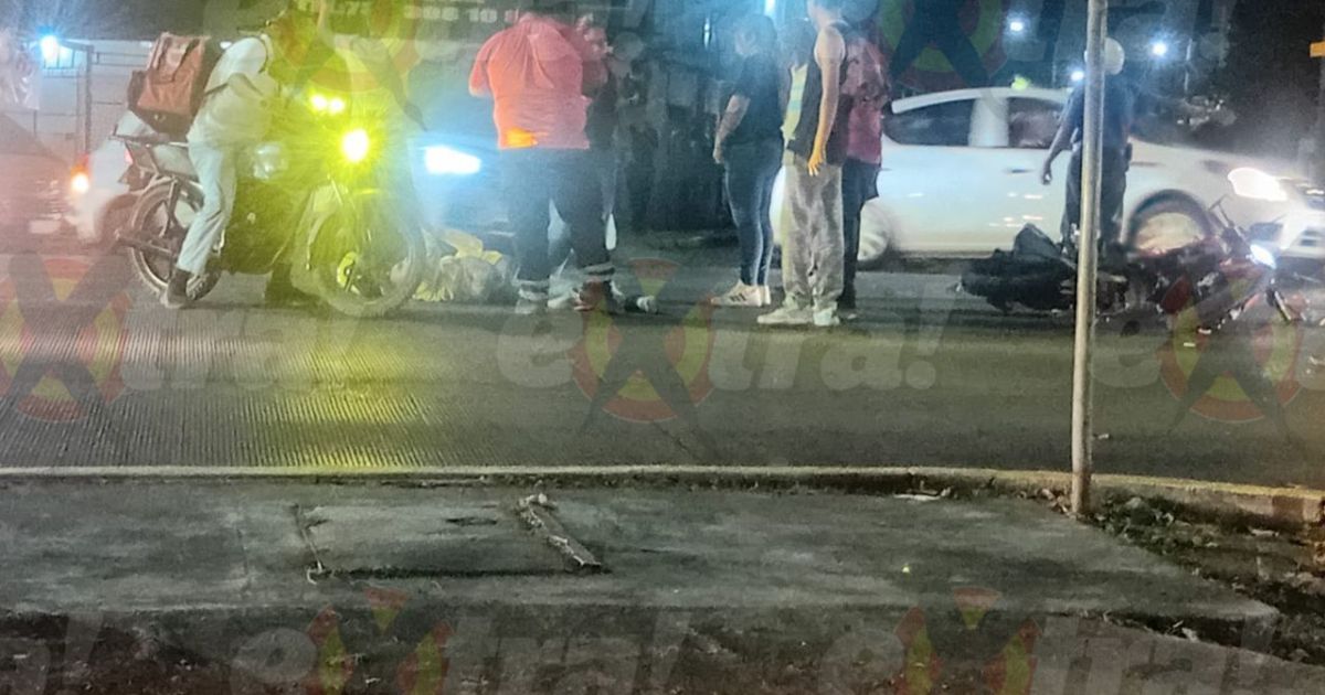 Resulta lesionado motociclista tras ser impactado por un auto en Cuautla
