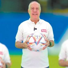 ARTURO BRIZIO CÁRTER