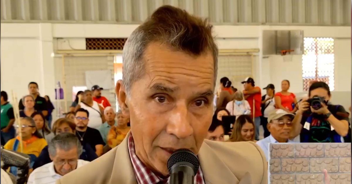 Denuncian vecinos obras inconclusas y falta de agua en cabildo abierto