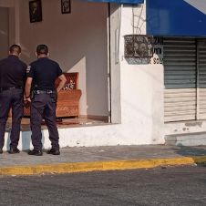 LESIONAN A TRES.jpg