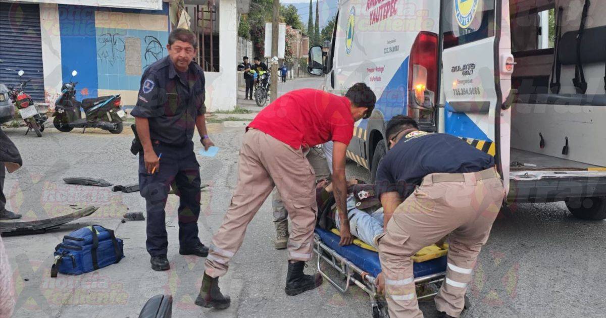Queda motociclista lesionado tras ser impactado por auto en Yautepec