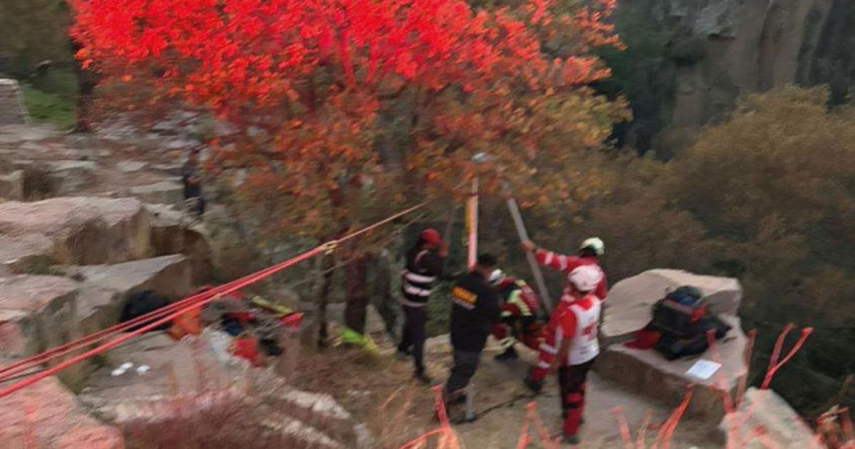 Hombre muere ahogado tras caer de una cascada